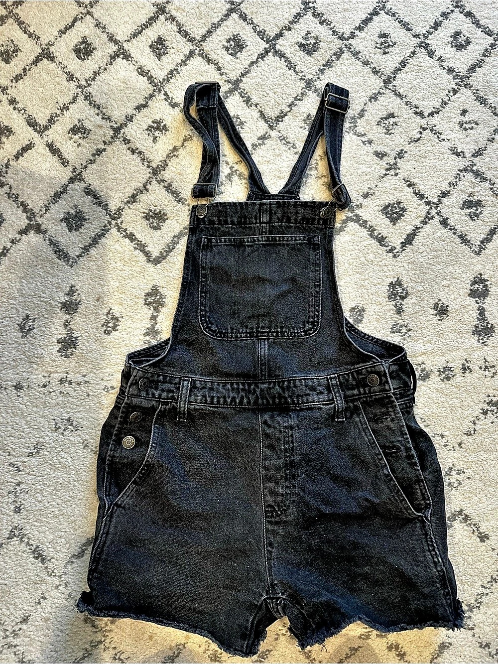 Madewell Denim Short Overalls in Black. Size Small